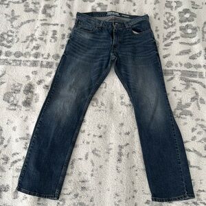 Signature Levi straight men’s jeans, worn a couple of times ￼